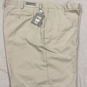 701 Greg Norman Shorts SZ 44